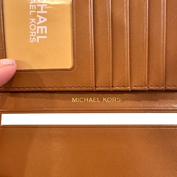 MICHAEL Michael Kors Logo Bedford Medium Travel Passport Wallet NEW - Picture 10 of 12